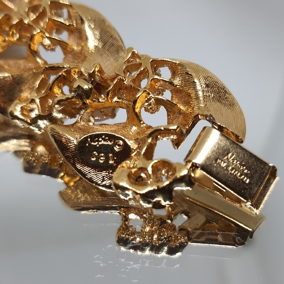 Vintage Gold Napier Bracelet - Picture 5 of 6